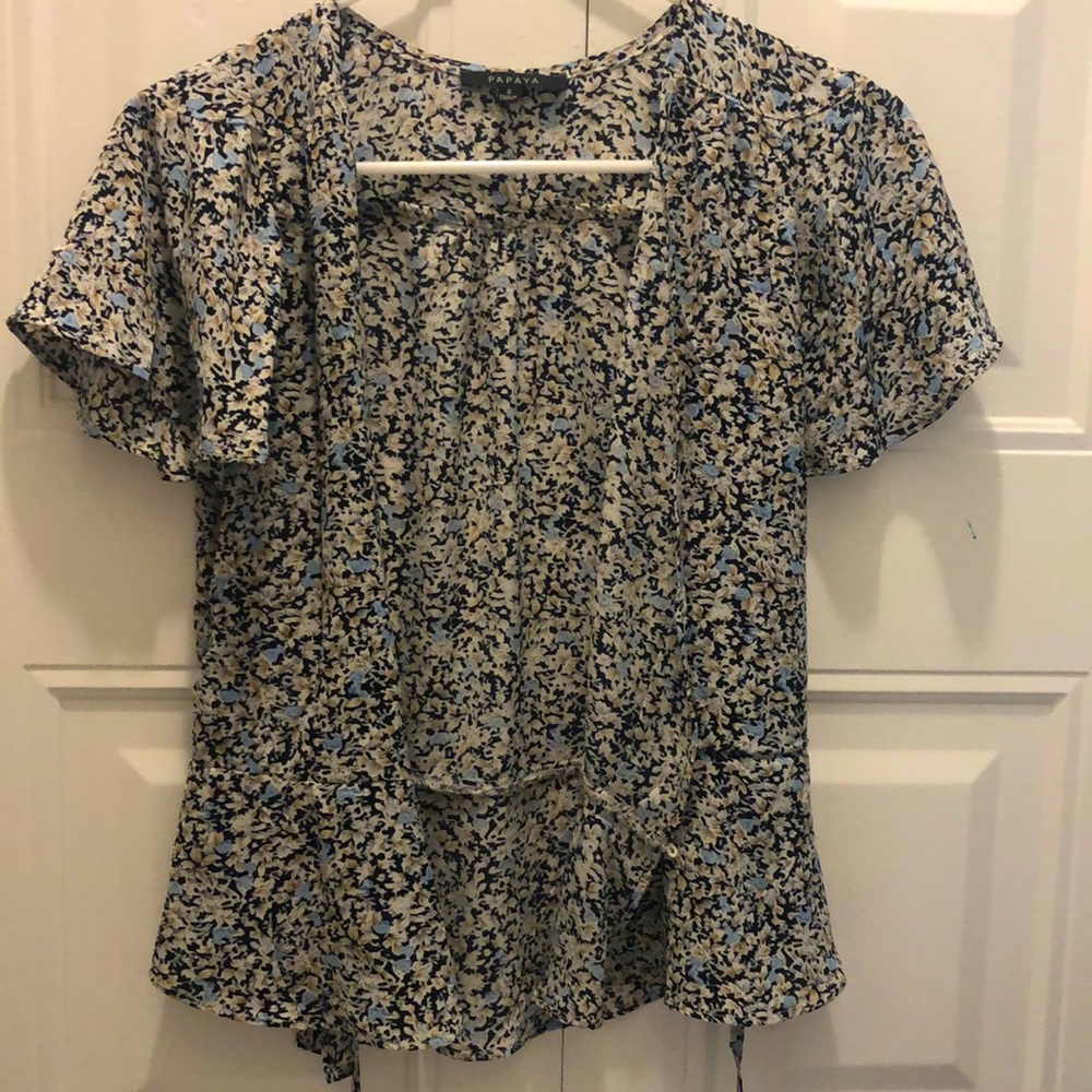 Cute blouse from Papaya **Ties in front** S